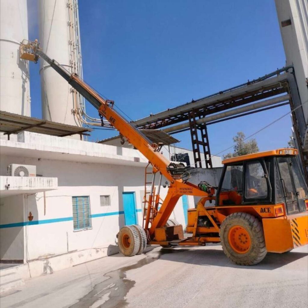 Hydra crane services noida